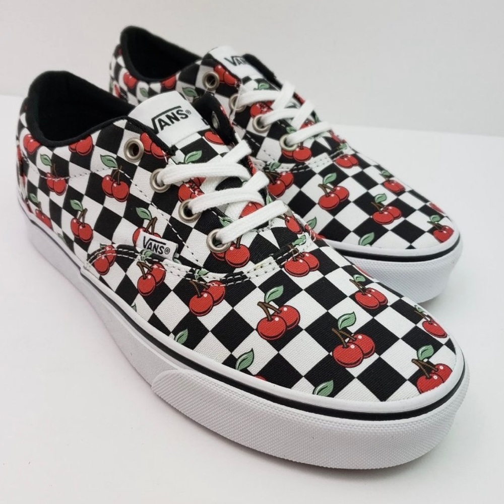 NEW! Vans Doheny Old Skool Women’s Size 10 Cherry Checkered Low Skate Shoe